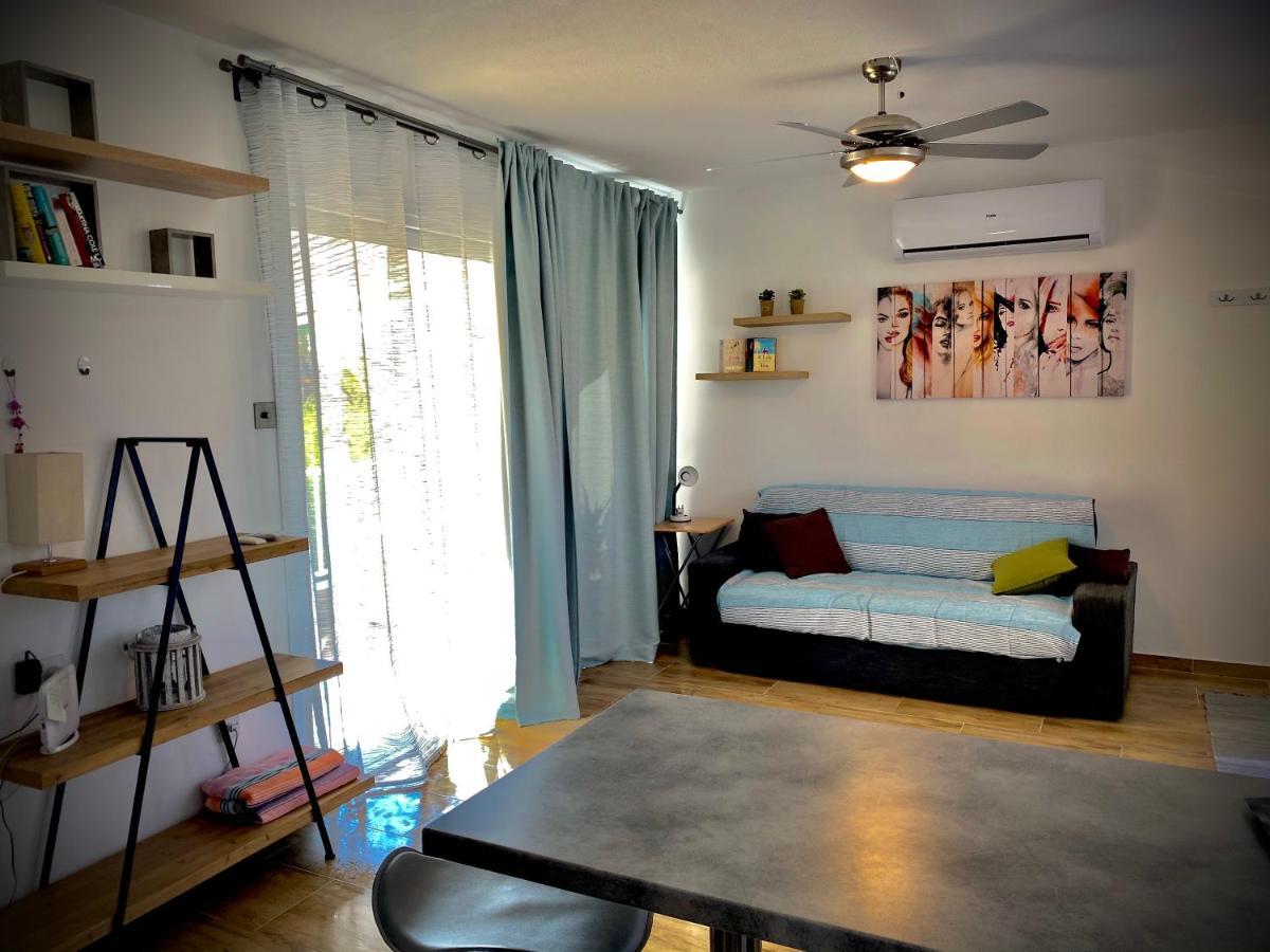 Coral Bay Modern Renovated Apartment By The Sea Paphos Exterior photo